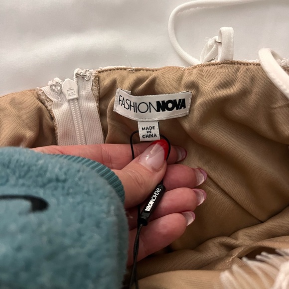 White Lace Bodycon Dress - Picture 5 of 6